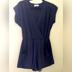 ARITZIA BABATON Romper Womens Black Silk Corbett V Neck Short Sleeve Medium